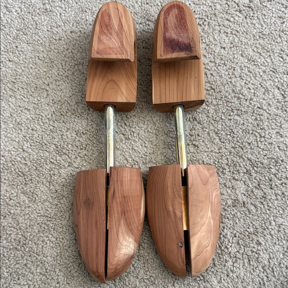 Wooden Cedar Shoe Trees for Women Flats & Loafers - Natural Wood